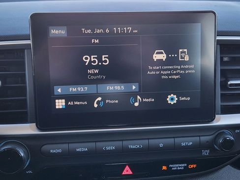 Used 2025 Hyundai Venue SEL image 17