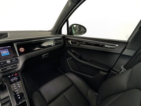 Certified 2026 Porsche Macan AWD/4WD image 23