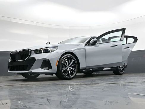 New 2026 BMW 530i xDrive w/ M Sport Package image 40