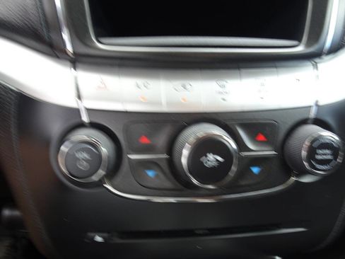 Used 2018 Dodge Journey SE image 26