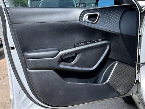 Used 2020 Kia Soul S image 21