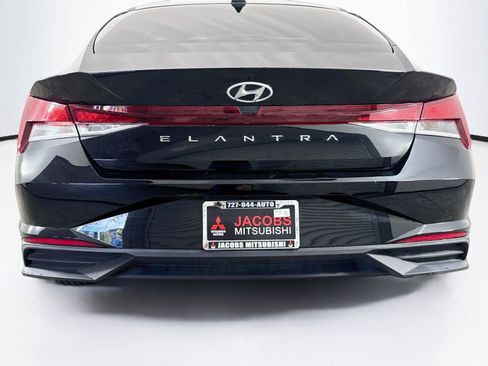Used 2021 Hyundai Elantra SE w/ Cargo Package FWD image 4