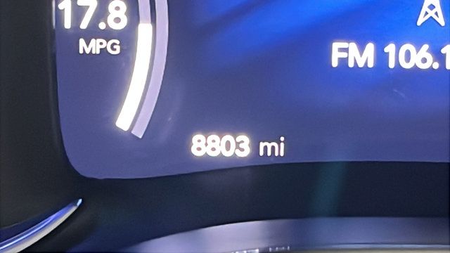 Used 2023 Chrysler Pacifica Pinnacle FWD image 10