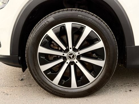 Used 2023 Mercedes-Benz GLB 250 w/ Premium Package image 4