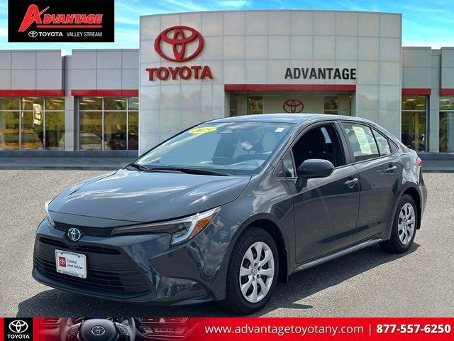 Certified 2025 Toyota Corolla LE FWD image 4