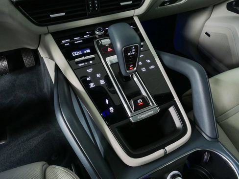 Certified 2021 Porsche Cayenne Coupe AWD/4WD image 18