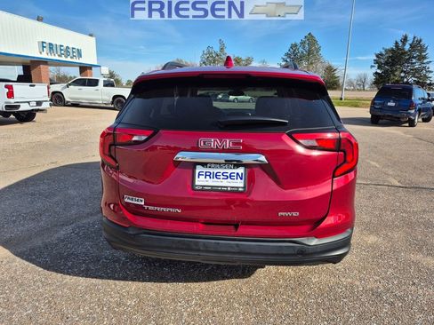 Used 2021 GMC Terrain SLE w/ Driver Convenience Package image 4