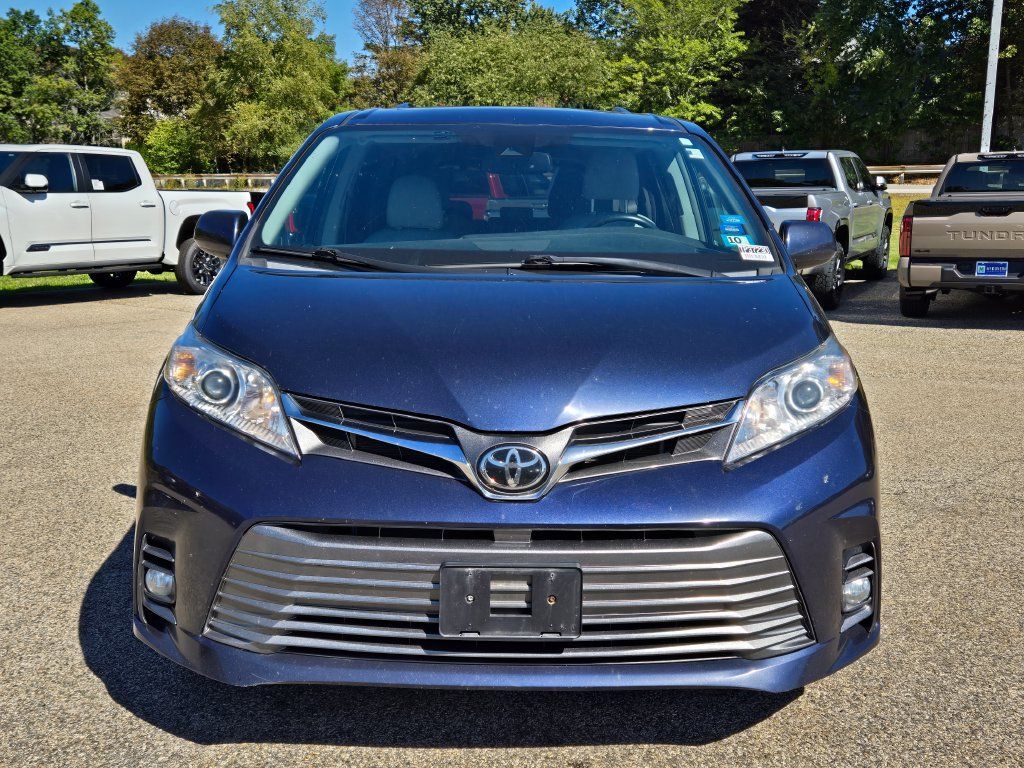 Used 2019 Toyota Sienna XLE w/ XLE Navigation Package AWD/4WD image 9