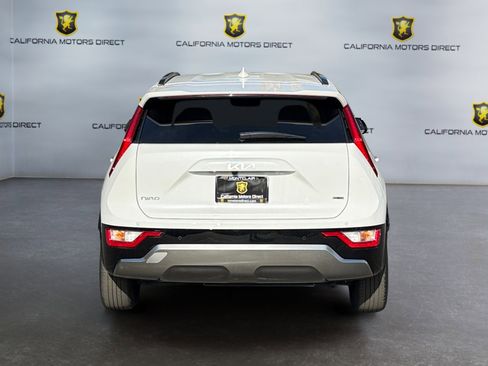 Used 2024 Kia Niro SX image 4