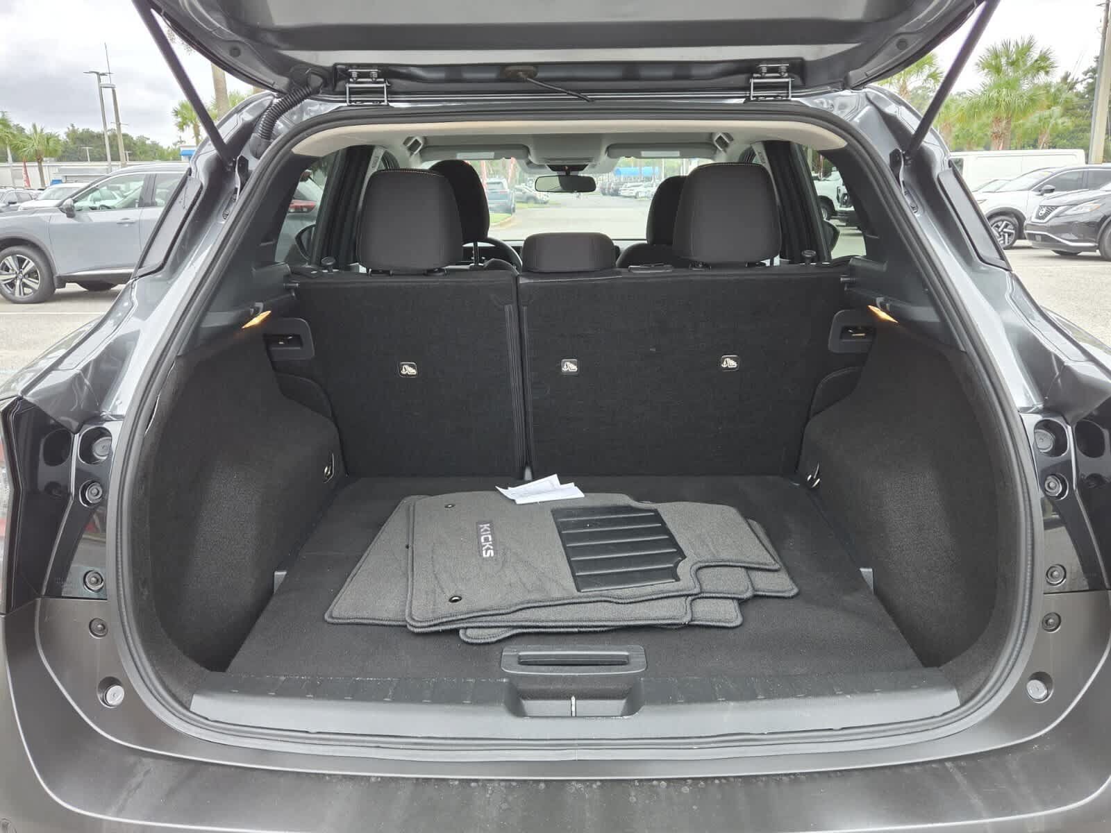 Used 2025 Nissan Kicks SV FWD image 6