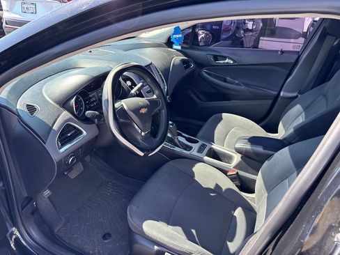 Used 2018 Chevrolet Cruze LS FWD image 13