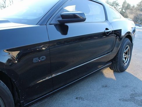 Used 2013 Ford Mustang GT image 38