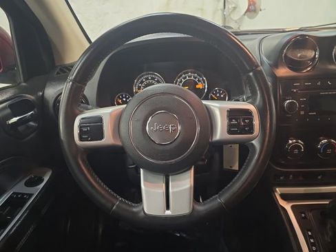 Used 2016 Jeep Compass Latitude image 14