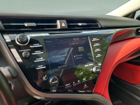 Used 2019 Toyota Camry XSE image 14