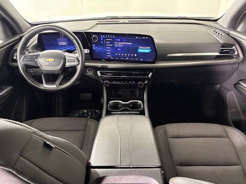 Used 2024 Chevrolet Traverse LT FWD image 33