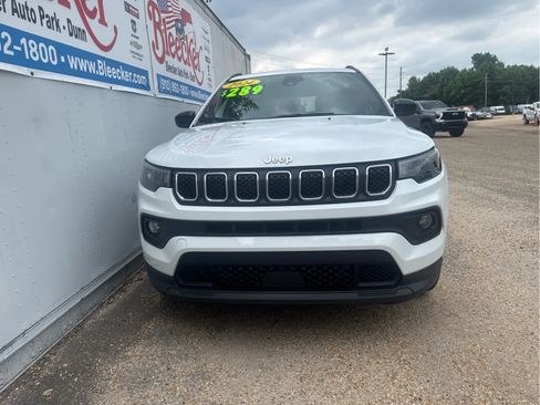 Used 2024 Jeep Compass Latitude AWD/4WD image 5
