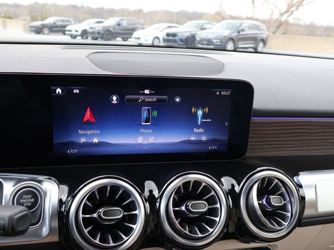 Used 2025 Mercedes-Benz GLB 250 4MATIC image 24