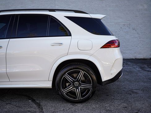 Used 2024 Mercedes-Benz GLE 450e 4MATIC image 11
