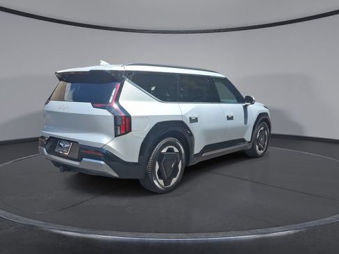 Used 2024 Kia EV9 Land AWD/4WD image 25