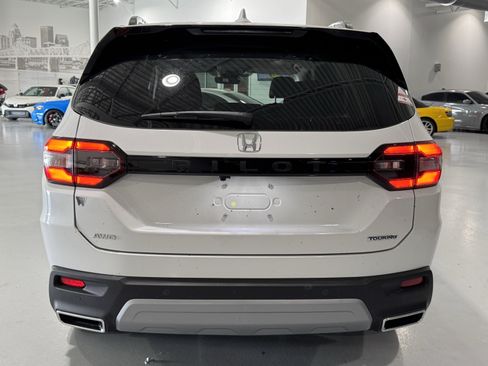 New 2025 Honda Pilot Touring image 19