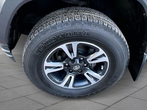 Used 2019 Toyota Tacoma TRD Sport w/ Technology Package image 11