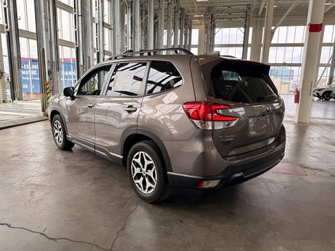 Used 2023 Subaru Forester Premium AWD/4WD image 5