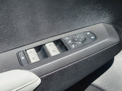 New 2025 Mitsubishi Outlander SE image 17