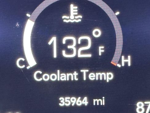 Used 2024 Chrysler Pacifica Touring-L FWD image 11