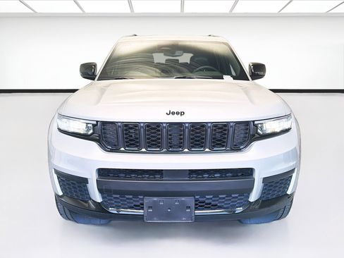 Used 2024 Jeep Grand Cherokee L Altitude RWD image 2
