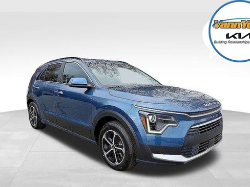 New 2025 Kia Niro EX image 1