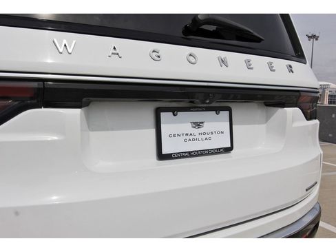 Used 2024 Jeep Wagoneer L Series II image 31