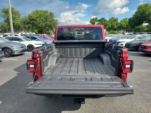 Used 2021 Jeep Gladiator Overland AWD/4WD image 11