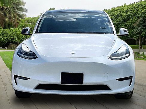 Used 2021 Tesla Model Y Long Range AWD/4WD image 2