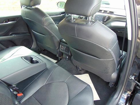 Used 2020 Toyota Camry XSE image 16