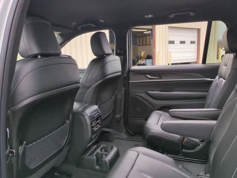 New 2025 Jeep Grand Cherokee L Limited w/ Black Appearance Package image 19