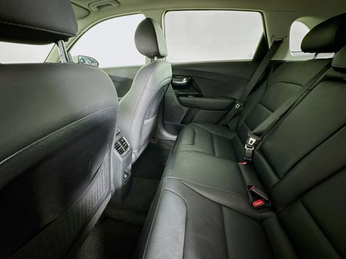 Used 2019 Kia Niro Touring FWD image 23
