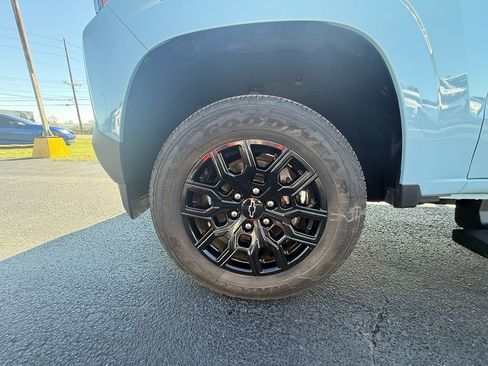 Used 2025 Chevrolet Colorado W/T w/ WT Custom Package image 10