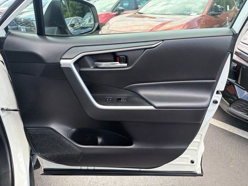 Used 2022 Toyota RAV4 XLE Premium AWD/4WD image 10