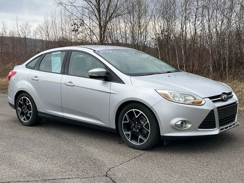 Used 2014 Ford Focus SE w/ Equipment Group 201A image 1