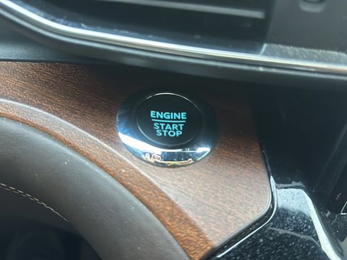 Used 2022 Ford Explorer King Ranch w/ Premium Technology Package image 40