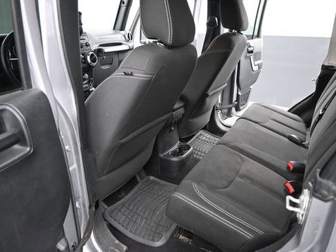 Used 2018 Jeep Wrangler Unlimited Sahara AWD/4WD image 13