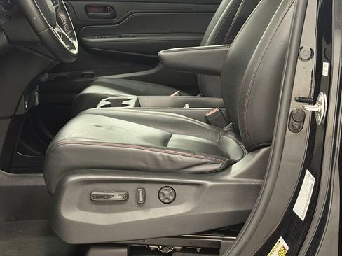 Used 2024 Honda Odyssey Sport image 11