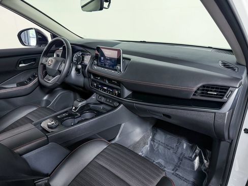 Certified 2026 Nissan Rogue SV AWD/4WD image 14
