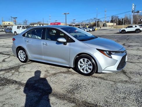 Used 2022 Toyota Corolla LE image 9