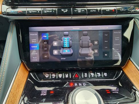 Used 2023 Jeep Grand Wagoneer Series II image 33