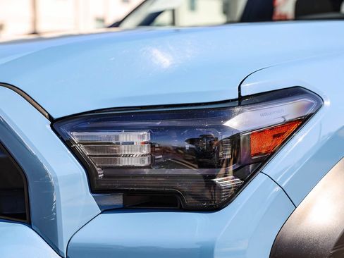 Certified 2025 Toyota 4Runner SR5 AWD/4WD image 10