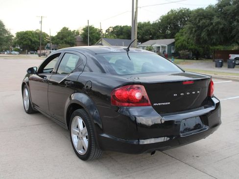 Used 2011 Dodge Avenger Lux FWD image 10