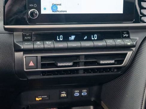 Used 2025 Toyota Camry SE FWD image 17