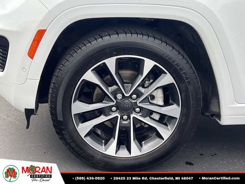 Used 2023 Jeep Grand Cherokee Overland AWD/4WD image 9