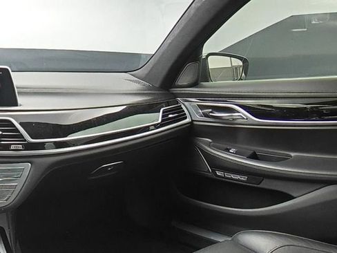 Used 2018 BMW 750i w/ Executive Package RWD image 17